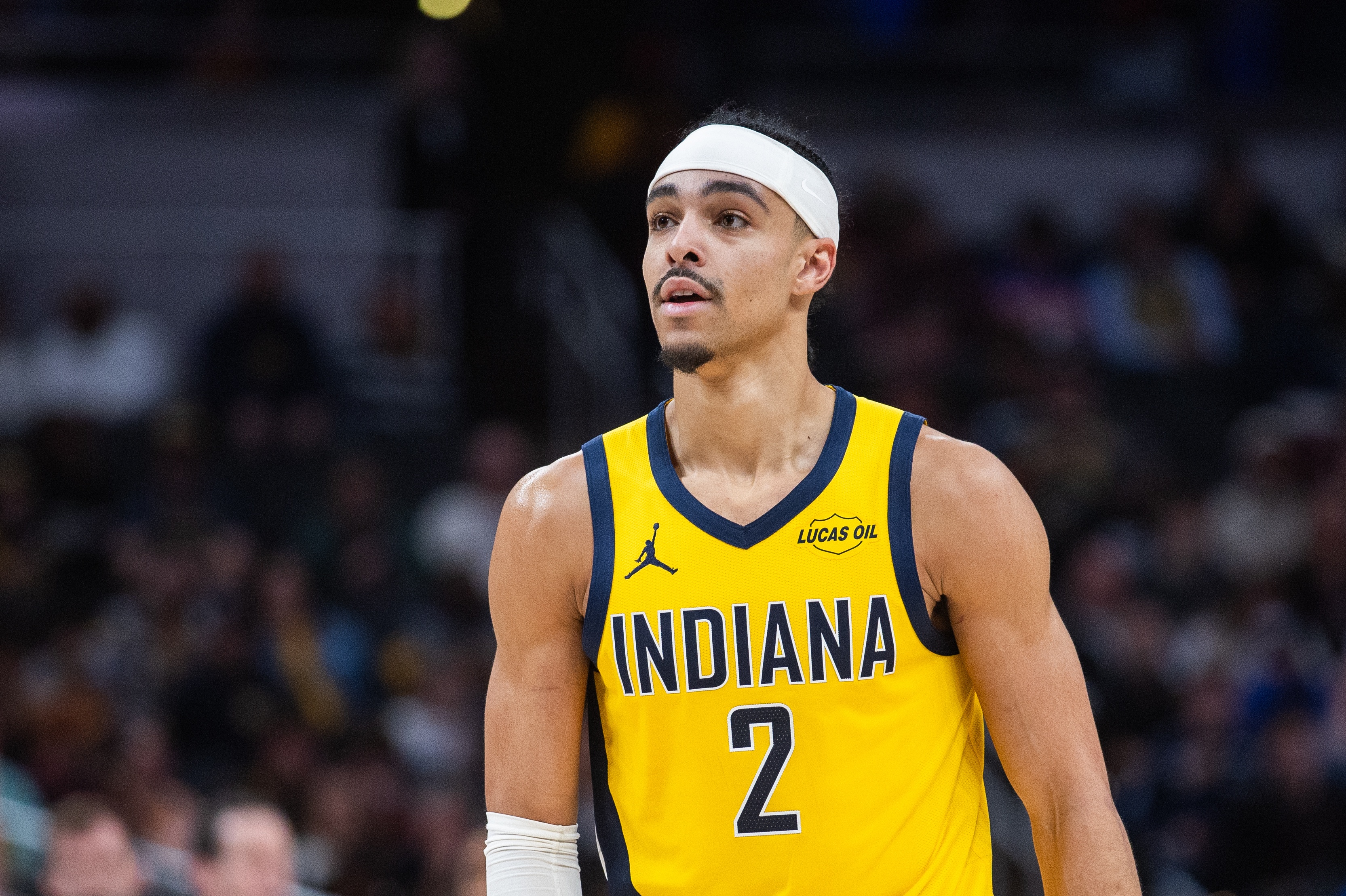 NBA赛事-差点晃倒!内姆哈德撤步晃出普理查德两米远命中三分球